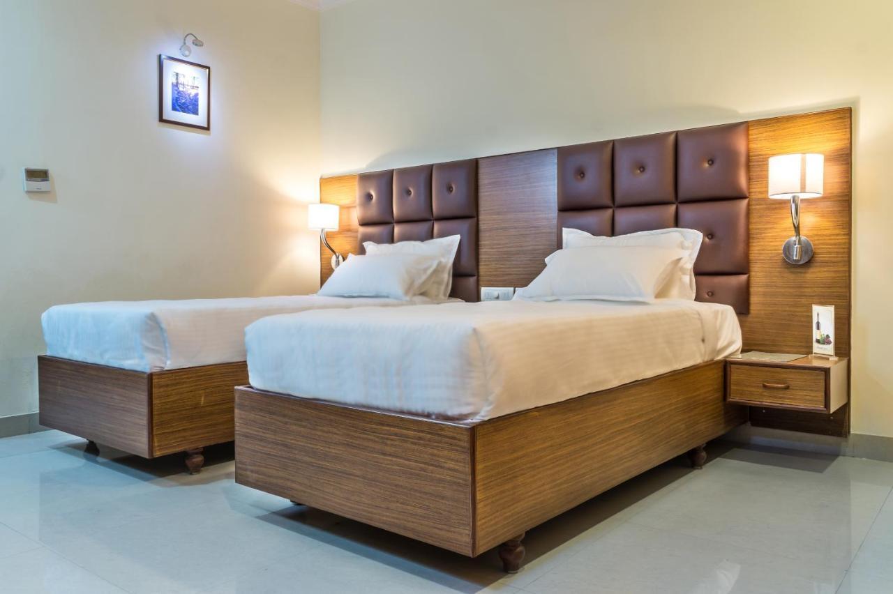 Hotel Saptagiri Haiderabad Buitenkant foto