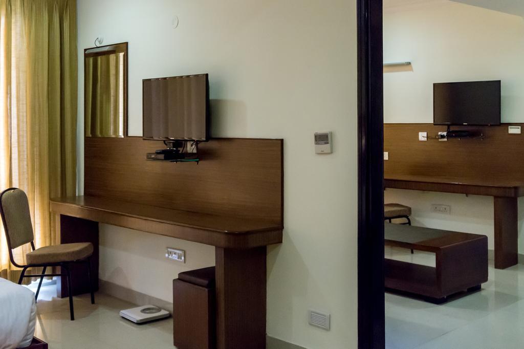 Hotel Saptagiri Haiderabad Buitenkant foto