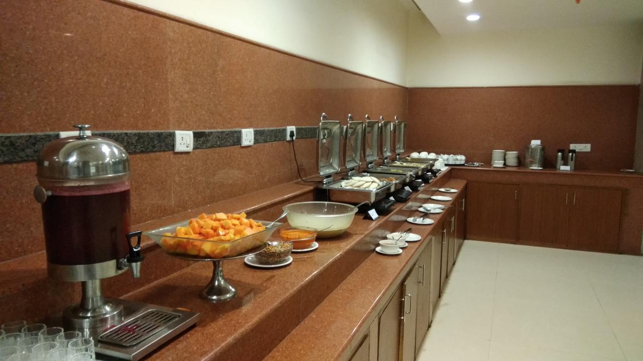 Hotel Saptagiri Haiderabad Buitenkant foto